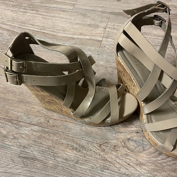 Cathy Jean Strappy Tan Cork Wedges Size 8.5 - Picture 4 of 12